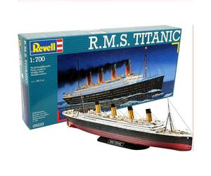 Revell RMS Titanic Ocean Liner Olympic Class Ship 05210 Model 1:700