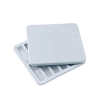 Eingefroren: Freeze-It Eiswürfelbox mit Deckel RIG TIG by Stelton Mit Freeze-It von Rig-Tig by Stelton können Sie ganz einfach selbst Eiswürfel für kühle Getränke herstellen. Das ist viel nachhaltiger als Crushed Ice einzukaufen. Die Box verfügt über einen praktischen Deckel , so dass Sie auch im Gefrierschrank etwas auf die Box stellen können. RigTig - modern und funktionell Mit RigTig bietet Stelton eine moderne Serie an funktionellen und optisch ansprechenden Küchenartikeln , wie einem Toaster, einem Wasserkocher oder einer Kaffeemühle. Die Küchenhelfer sollen das Leben ein bisschen einfacher gestalten und sind daher sehr benutzerfreundlich. Neben einer optimalen Funktion bietet die Serie auch ein ansprechendes Design , das jede Kücheneinrichtung perfekt ergänzt.