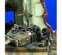 Risjc 1/35 WWII tank soldiers in battle resin model (2 people, no tank) unpainted unassembled model kit/208Z4