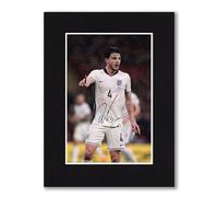 RJR PRINTS Declan Rice England Signed 8x6 Inch Mounted Photo Print With Pre Printed Signature That Would Make A Great Gift For Any Fan And Is Ready To Be Framed. Workd Cup 2026.