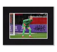 RJR PRINTS Hannah Hampton - England Lionesses Euro 2025 Signed 8x6 Inch Mounted Photo Print With Pre Printed Signatures That Would Make A Great Gift For Any Fan And Is Ready To Be Framed.