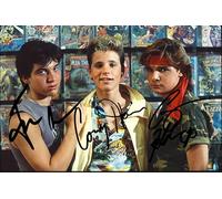RJR PRINTS Jamison Newlander, Corey Haim & Corey Feldman, The Lost Boys Signed 12x8 Inch Autograph Photo Print WIth A Pre Printed Signature Which Would Make A Superb Gift For Any Fan.