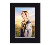 RJR PRINTS Jodie Whittaker - Doctor Who Signed 8x6 Inch Mounted Photo Print With Pre Printed Autograph That Would Make A Great Gift For Any Fan And Is Ready To Be Framed.