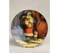 Royal Doulton Xmas Plate 1995 - A Welcome Caller - Collectors Plate 20cm Diameter