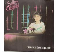Sally Oldfield - strange day in berlin