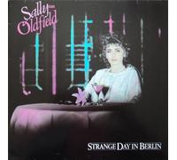 Sally Oldfield - Strange Day In Berlin - Bronze Records - 205 857-320