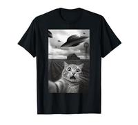 Scared Cat Selfie Funny Alien Invasion UFO Farm Rural T-Shirt