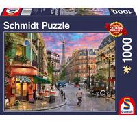 Street to the Eiffel Tower