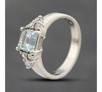 Second Hand 9ct White Gold Blue Topaz & Cubic Zirconia Seven Stone Ring 41103405