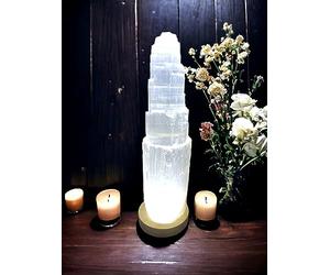 Selenite Crystal White Light LED USB Lamp Handmade Natural Energy Healing Clarity and Meditation Mountain Tower Lamp Home Decoration Occasion Gift Table Lamp Mineral Wooden Base (15cm)