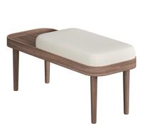 Natürlicher Charm: Serena Bank Eiche dunkel gebeizt von novoform Diese Bank sorgt für Ruhe im Raum und eine ästhetische Atmosphäre. Egal ob Flur, Wohn- oder Essbereich, die Serena Bank gibt überall ein gutes Bild ab. Der mit Präzision gefertigte Rahmen bringt die natürliche Schönheit dieser Bank zum Vorschein. Die gepolsterte Sitzfläche bietet eine zusätzliche Schicht Komfort. Die Designphilosophie von Charlotte Høncke spiegelt sich in dieser Kollektion wider. Die Designs harmonieren nahtlos mit dem modernen Leben. Die klaren Linien, die schlichte Eleganz und die minimalistische Ausstrahlung machen sie zu einer vielseitigen Ergänzung für jeden Raum, von der gemütlichen Leseecke bis zum stilvollen Akzent im Wohnzimmer. Material und Format Die Serena Bank in Eiche natur ist aus 100% recycelten SALVAGE™-Textil, sowie Birkensperrholz und amerikanischen furniertem Eichenholz gefertigt. Die Maße beträgt H 37 cm - 42 cm x B 100 cm x T 40 cm. Die Bank kann in verschiedenen Farben erworben werden.