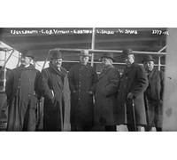 SERENDIPITP Abstract Painting Mural Print Picture Wall Decor Painting V Sama on the the Ocean Liner America From Italy to New York by George Grantham Bain Vintage Wall Artwork for Home Decor 60x90cm