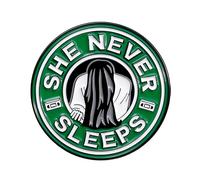 She Never Sleeps Coffee Horror Pin She Never Sleeps New York City Emblem Enamel Pin Badge Circular Urban Motto Design Collectible Lapel Accessory Gift Souvenir 3 x 3 cm Metal Hard Enamel Clutch Back