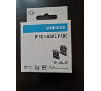 Shimano J05A-RF disc pads and spring Black