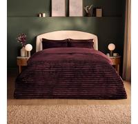 Silentnight Ribbed Faux Fur Duvet Set - Luxury Long Pile Soft Faux Fur Plush Comfort - Cosy Plushness & Warmth Duvet Cover and Pillowcase Bed Set - Button Fastening, Machine Washable, Berry, King