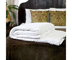 Silk Bedding Direct. Premium Mulberry Silk-Filled Duvet. Summer Bliss (4 Tog). King, 225cm x 220cm / 89" x 87". Enveloping Your Dreams in Pure Mulberry Silk.