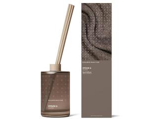 Skandinavisk HYGGE Large Scent Diffuser with 8 Reeds, Lasts +6 Months, Fragrance Notes: Black Tea and Mint Leaves, Dried Apples and a Dusting of Baked Cinnamon. 500 ml