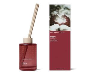 Skandinavisk KYSS 'Kiss' Scent Diffuser with 8 Reeds. Lasts +3 Months. Fragrance Notes: Blackberries and rose, sugar candy and cloves. 200 ml