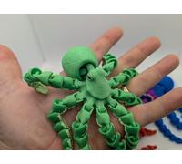 Small Articulating Octopus Figurine - 3D Printed Flexible Desk Ornament | Handmade PLA Display Piece in 5 Colours (Green)