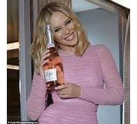 Sparkling Rose & Chocolates Gift Box - Luxury Gift Hamper - Kylie Minogue Sparkling Rosé Alcohol Free 75cl & Assorted Chocolate - Anniversary, Birthday, Congratulations Gift, For Women and Men