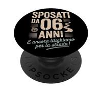Sposati da 6 Anni e Ancora Litighiamo Per La Strada PopSockets Adhesive PopGrip