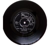 Stevie Wonder - Stevie Wonder - Every Time I See You I Go Wild / I’m Wondering (TAMLA MOTOWN TMG 626) [7inch 45rpm VINYL SINGLE]