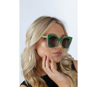 SVNX Oversized Round Cat-Eye Sunglasses in Green - Green - One Size