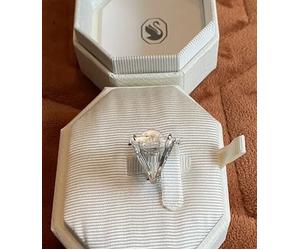 Swarovski Mesmera clip earringSingle, Triangle cut, White, Rhodium plated New