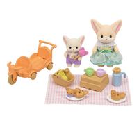 Sylvanian Families 5698 Sunny Picnic Set Fennec Foxes and 2 Dolls