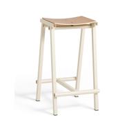 Nehmen Sie Platz: Taburete 8 Barhocker von Hay Dieser Barhocker hat es in sich: Durch seine klaren Linien und seiner direkten Designsprache wird er zum Highlight an jedem Tisch. Der Taburete 8 kombini