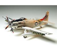 Tamiya 300061058-1:48 WWII USN Douglas A1-H Skyraider