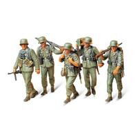 Tamiya 300035184 1:35 WWII Figurine Set, Machine Gun Troop in Manoeu (US IMPORT)