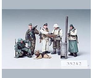 Tamiya 35212 WWII German Soldiers Field Briefing 1/35 Scale Plastic Kit -T48Post