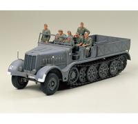 TAMIYA 35239 1:35 German 18-Ton Heavy Half-Track FAMO - 8 figures