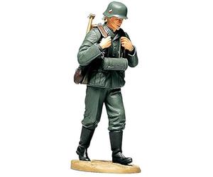 Tamiya 36311 Model German Soldier with Machine Gun on 1:16 Scale