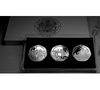 The Commemorative Coin Company Cased Trio of FAMOUS BATTLES Silver Commemoratives. Duke of Wellington, Waterloo. Battle of Trafalgar, Nelson. Battle of Hastings, 1066. Display/Presentation Case
