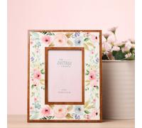 The Cottage Garden - Layered Floral Photo Frame - 4″ x 6″ - Single Horizontal Aperture Picture Frame - Easel Back - Easter/Spring Theme Gifting & Homeware - H: 25cm x W: 20cm.