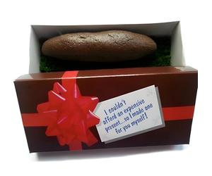 The Dragons Den 1 Piece Novelty Joke Gift Wrapped Turd in a Box Funny Prank Fake Poo