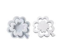 The leaves of the holder are shaped like 4 leaf holders for making a holder