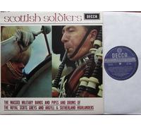 THE MASSED MILITARY BANDS ANDPIPES AND DRUMS OF THE ROYAL SCOTS AND ARGYLL & SUTHERLAND HIGHLANDERS - scottish soldiers / THE MASSED MILITARY BANDS AND PIPES AND DRUMS OF THE ROYAL SCOTS AND ARGYLL & SUTHERLAND HIGHLANDERS / Bildhülle 1962 mit OTRIGINAL INNEN-SCHUTZHÜLLE / DECCA # SKL 4580