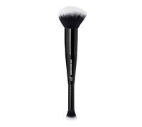 This dual-effect foundation and concealer brush creates a flawless complexion. It is made with vegan, cruelty-free bristles.