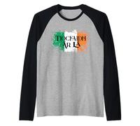 Tiocfaidh Ar La Vintage Ireland Irish Flag Gifts For Men Raglan Baseball Tee