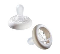 Tommee Tippee Breast-Like Soothers, 0-6m, 2 Pack, Skin-Like Feel, Silicone Nipple-Shaped Teat, Air Holes for Ventilation, Orthodontic Design, BPA-Free Dummy