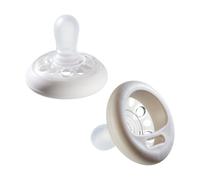 Tommee Tippee Breast-Like Soothers, 0-6m, 2 Pack, Skin-Like Feel, Silicone Nipple-Shaped Teat, Air Holes for Ventilation, Orthodontic Design, BPA-Fre