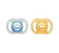 Tommee Tippee Ultra-Light Always On Dummy Glow in the Dark 6-18 Months, Pack of 2, Soft Skin Effect, Optimised Air Flow