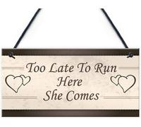 Too Late To Run Here She Comes Wood Signs Plaque For Wedding Decoration Shabby Chic Bride Groom Reception Gift Mr And Mrs Couple Gifts 6x12 Inch