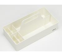 Recycelt: Toolbox RE Organisationsbox Vitra Die bekannte und beliebte Toolbox bekommt ein neues Gewand, denn in der RE Version besteht sie nicht nur aus recyceltem Kunststoff - sie kann auch zu 100% recycelt werden. Die Basis für das Material bilden gebrauchte Verpackungen. So geht umweltfreundliches Design! Material und Format Die Box besteht aus recyceltes Polypropylen. Sie ist 32,7 cm breit, 16,7 cm tief und 15,6 cm hoch. Das dunkle Grau der Toolbox RE ist die natürliche Farbe des verarbeiteten Recyclingwerkstoffs und weist darum kleinste Farbunregelmässigkeiten auf.