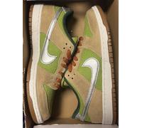 NIKE Men's SB Dunk Low Pro Sneaker, Sesame Metallic Silver Pear Fir, 8 UK