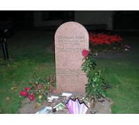 UK Photo Print A4 / 12"x8" Greyfriars Bobby's Grave Edinburgh Located just inside the main c2005