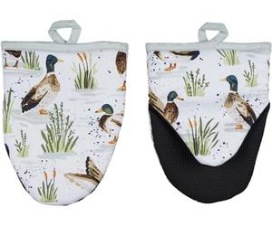 Ulster Weavers - Duck Microwave Oven Mitts (18 x 14.5cm) - 100% Cotton - 1x Pair - Duck & Flannelette Oven Glove Heat Resistant - Tartan Oven Glove with Duck - Kitchen Accessories - Duck Gifts